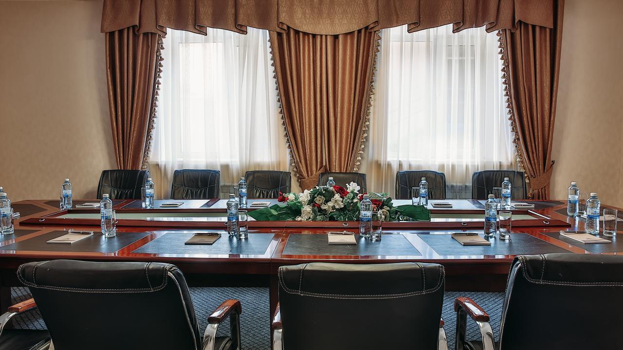 Готель Goldman Empire Астана Екстер'єр фото
